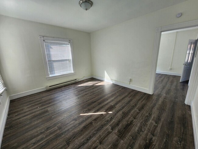 Building Photo - 76 Crandall St