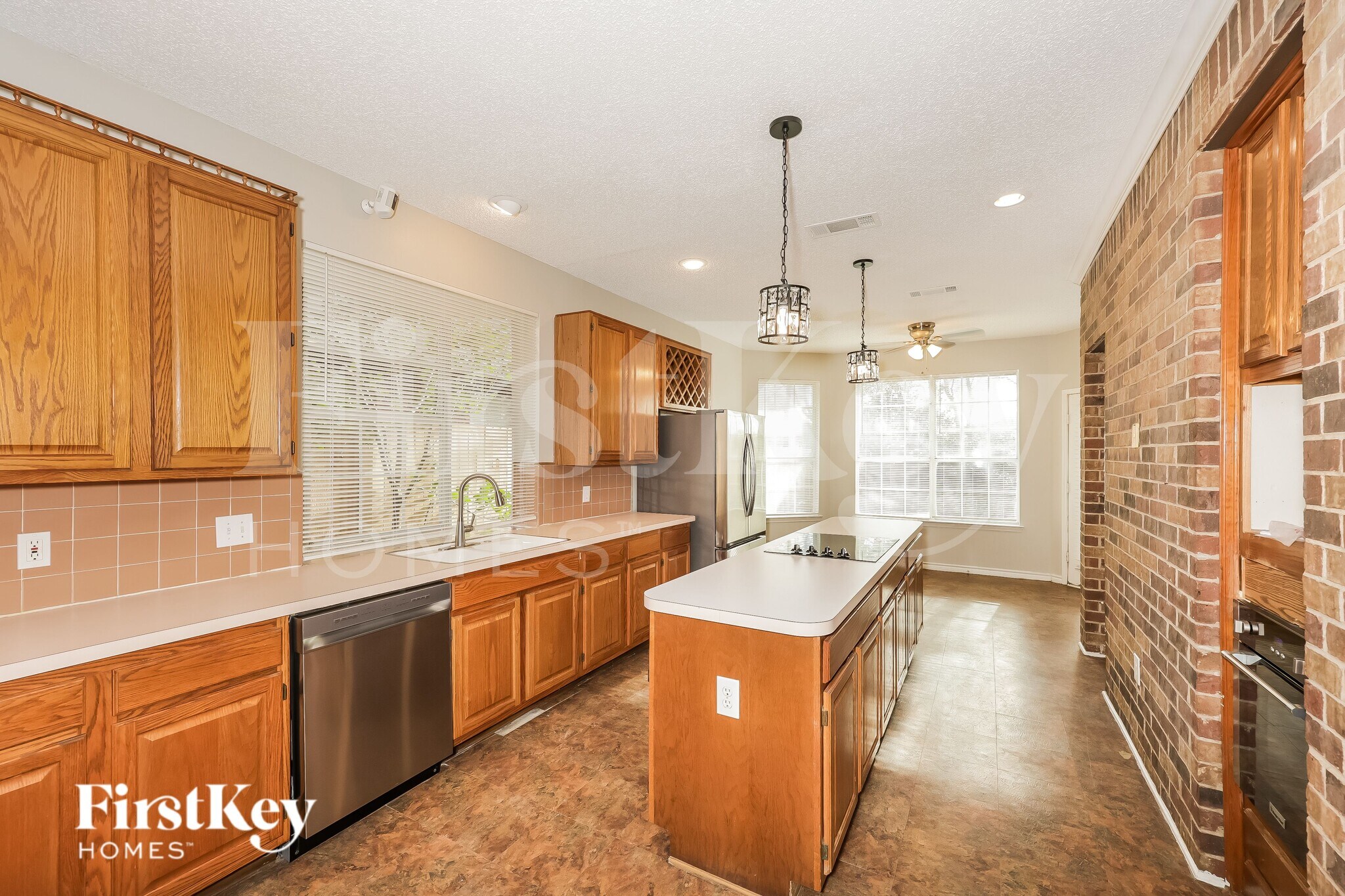 Building Photo - 8336 Mountainview Dr