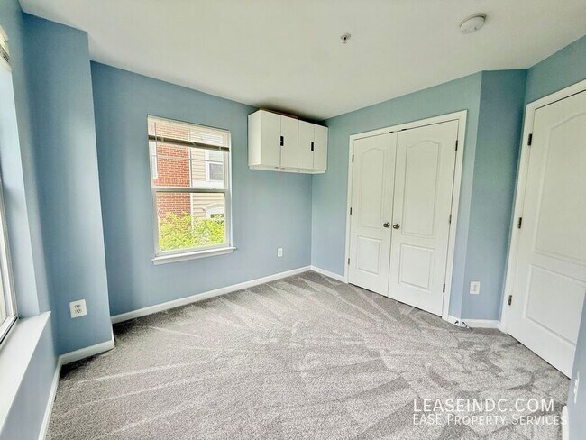 Building Photo - 424 Ava Way NE