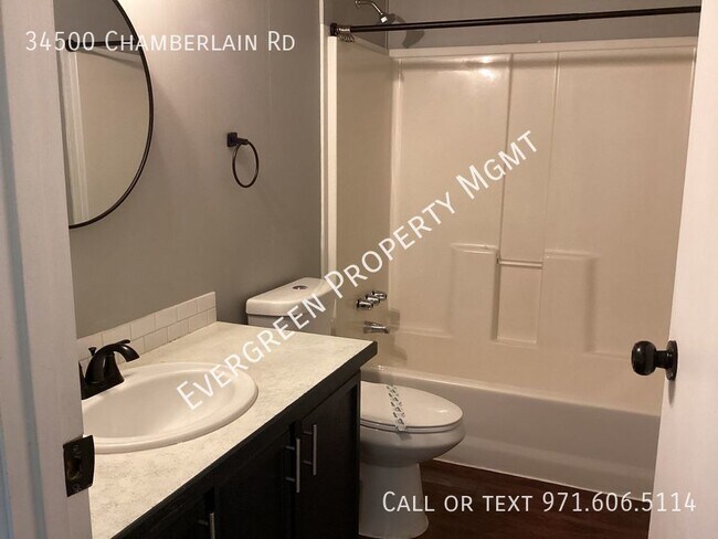 Building Photo - Private oasis with beautiful Columbia Rive...