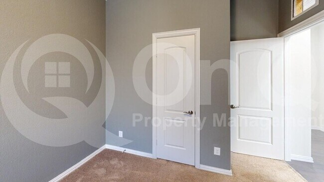 Building Photo - 1417 Westborough Dr
