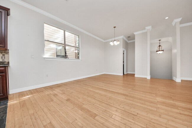 Building Photo - 3014 Chenevert St