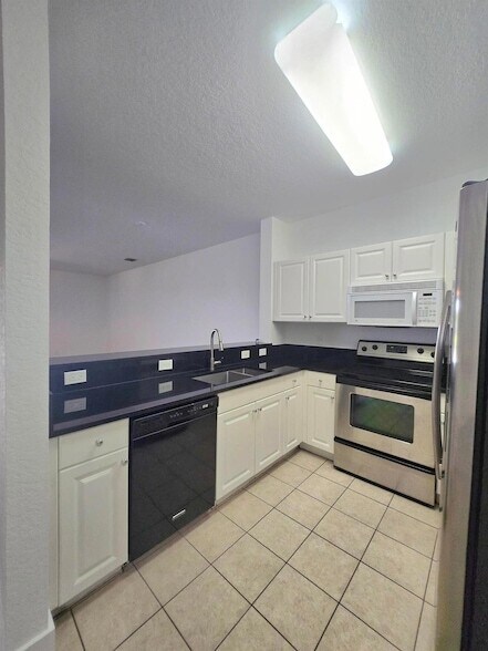 Building Photo - 3604 Sonoma Dr