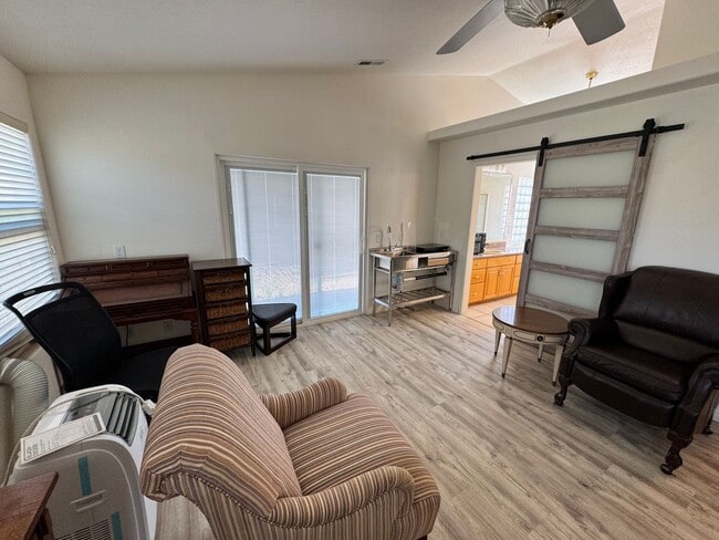 Building Photo - Remodeled, quiet Garden View 1 Bed Studio!