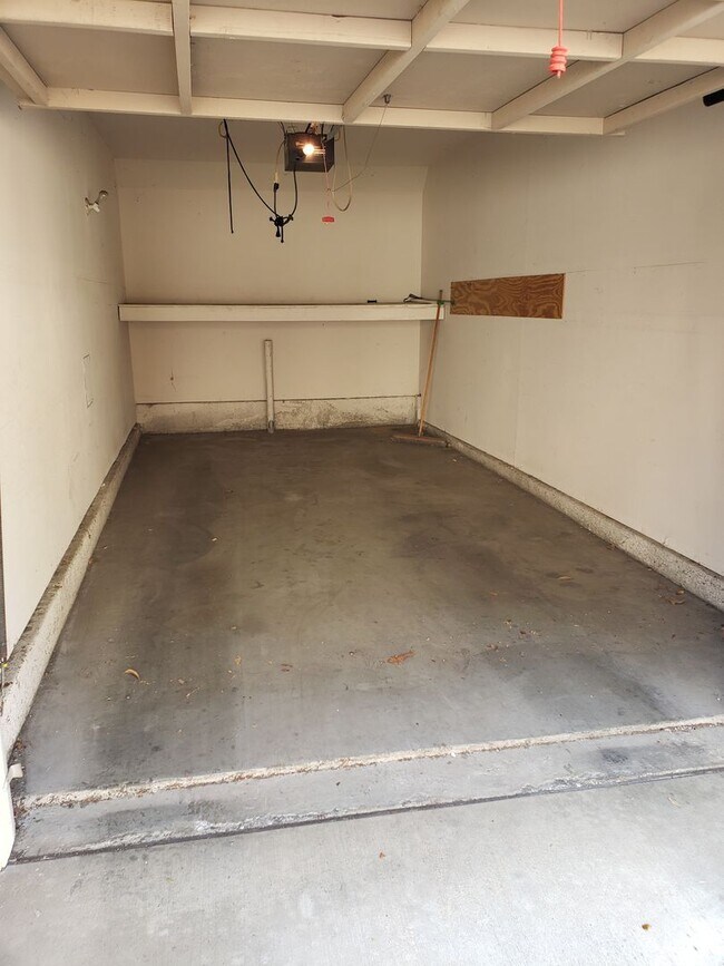 Building Photo - 1 Bed Condo with Garage & Balcony in Orange