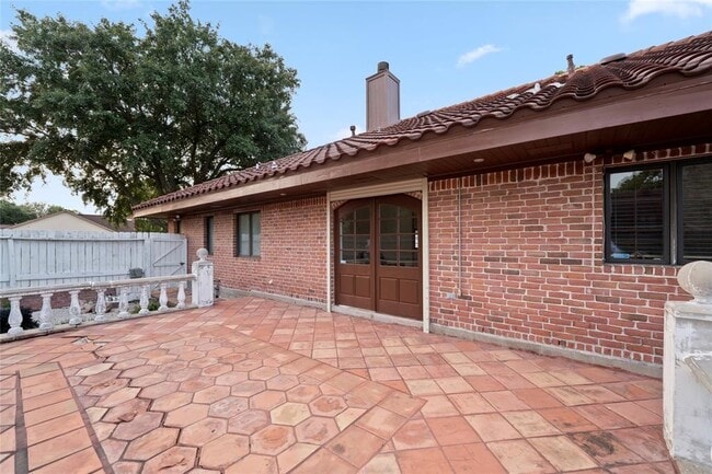 Building Photo - 6303 Lugary Dr