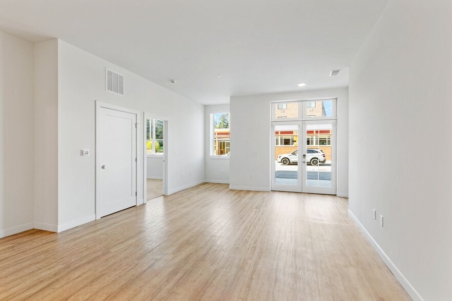 Building Photo - 5945 6th Ave