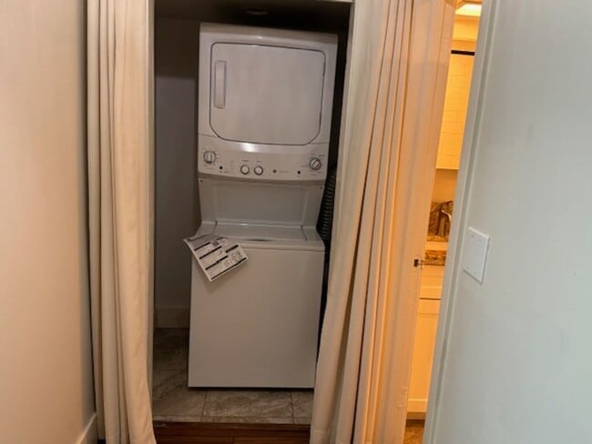 Building Photo - Large living room, dining and kitchen with One Bedroom, Custom