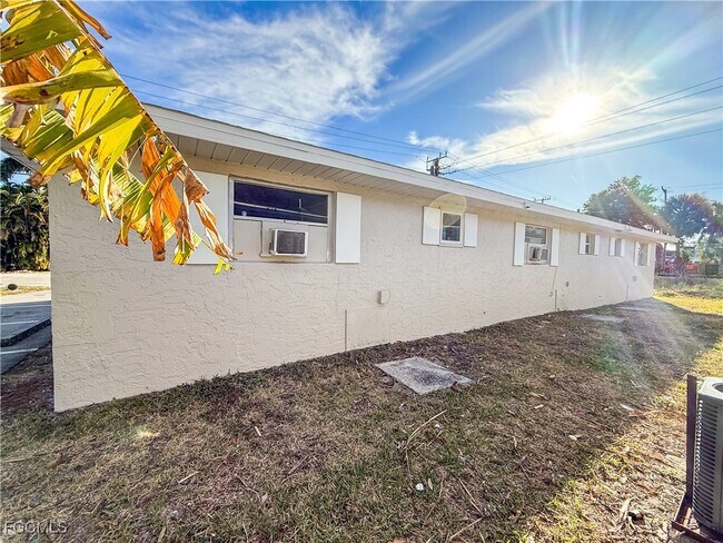 Building Photo - 3744 Estelle Ave