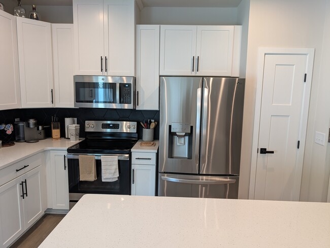 Building Photo - 1189 Riverbrook Dr