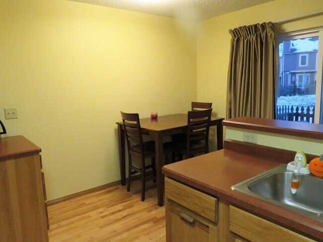 Building Photo - $2,570.95 with $500 Off the first month's rent, 3 Beds - 3 Baths, Townhouse in Lakewood with Cent...