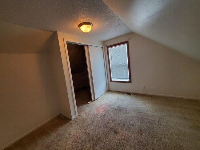 Building Photo - 301 Leonard Ave