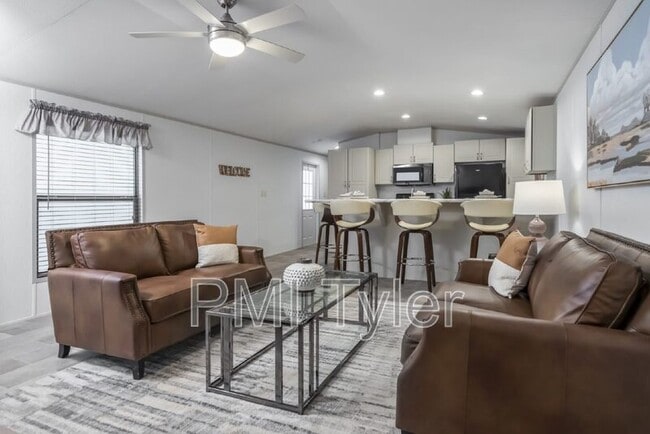 Building Photo - 203 Sugar Maple Ln