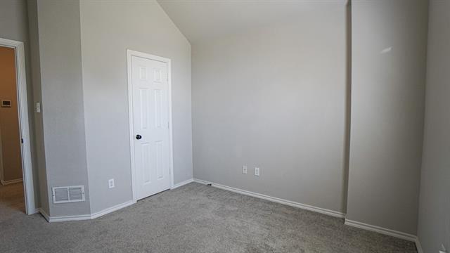 Building Photo - 2210 Garden Crest Dr
