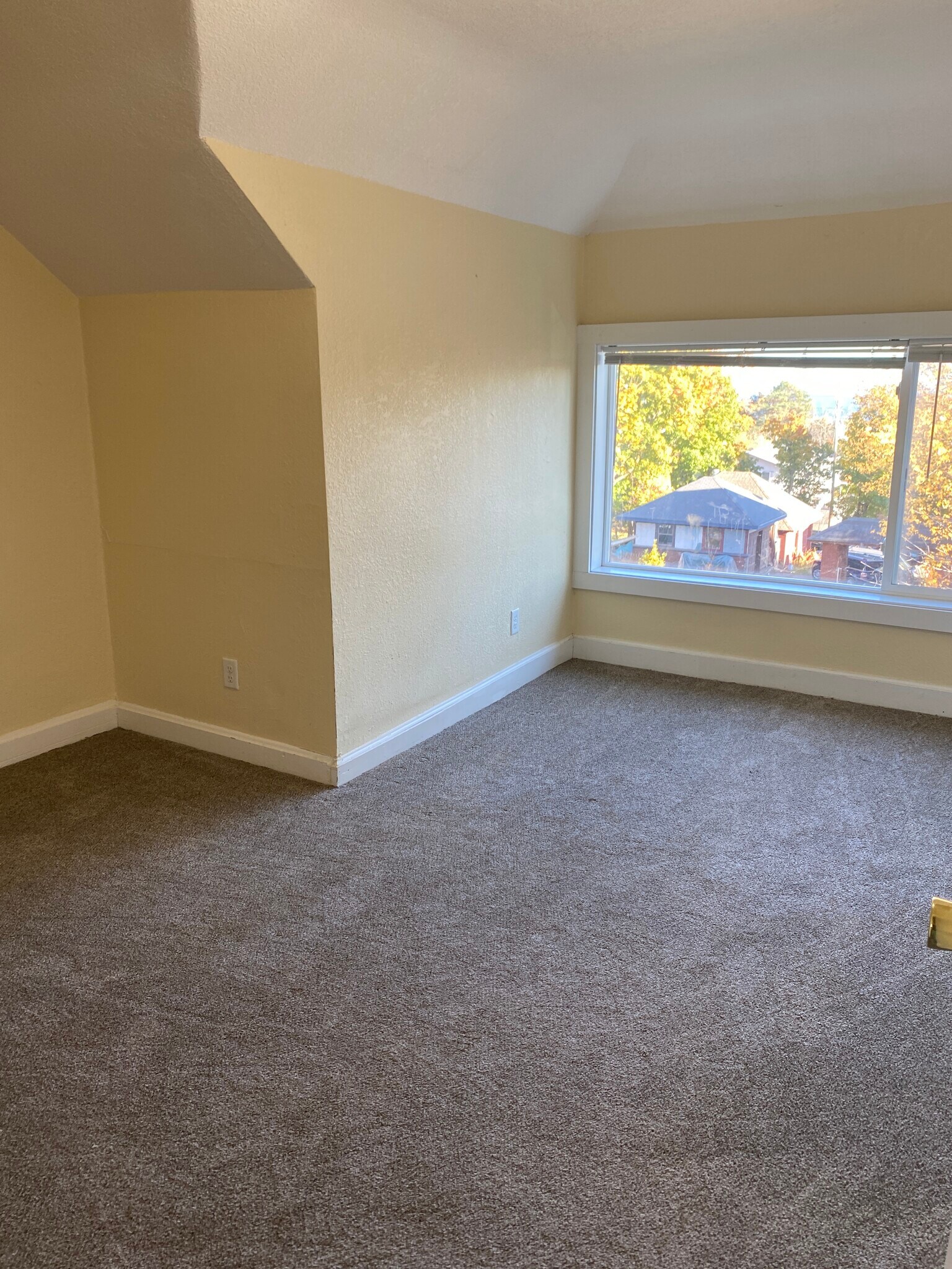 Building Photo - 1605 E 4th St