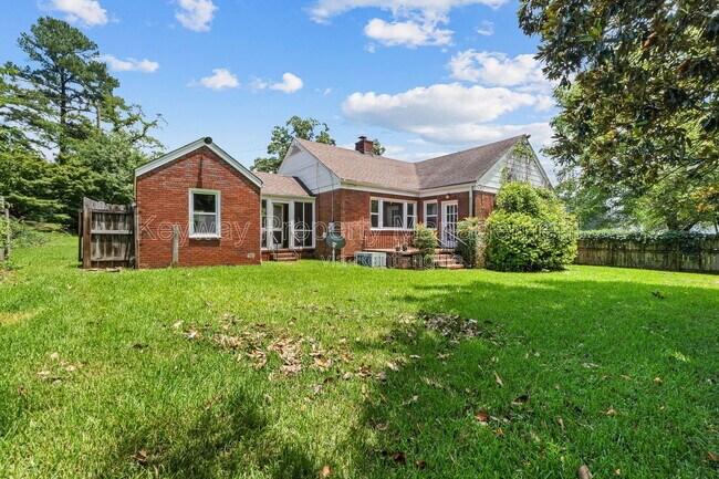 Building Photo - 2334 Redwood Dr