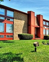Building Photo - North Crossing
