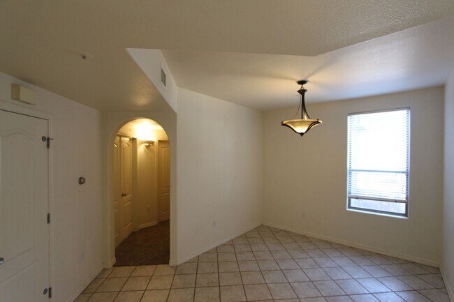 Building Photo - $500 off 1st months Rent!_3-Bedroom Summit Park Condo with Fireplace, Balcony & Covered Parking