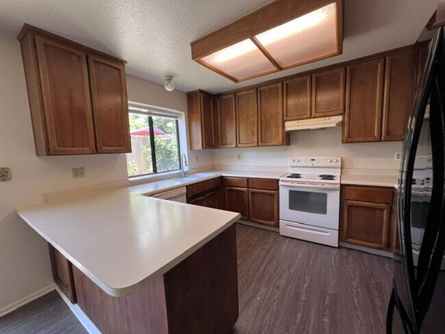 Building Photo - Nice pocket home with two fireplaces. Gardening service is included.