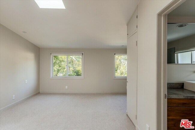 Building Photo - 2412 Canyon Oak Dr