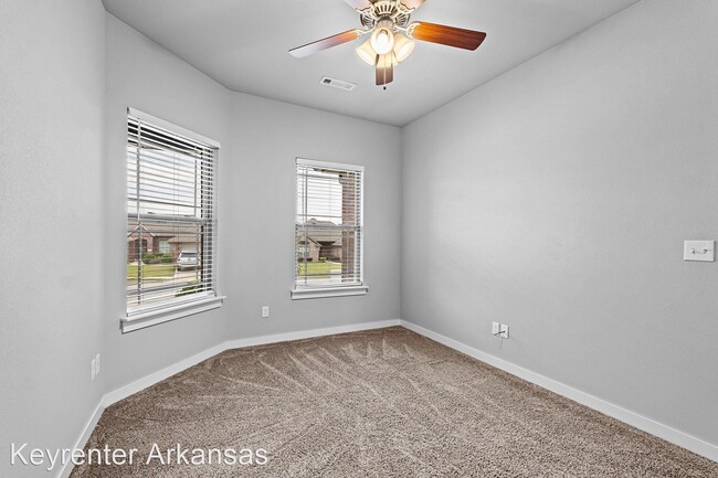 Building Photo - 4 br, 2 bath House - 206 Monroe St
