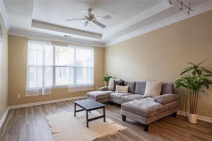 Building Photo - 400 17th St NW