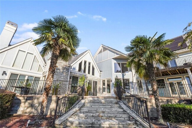 Building Photo - 2910 Emerald Dr