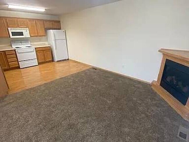 Building Photo - 2-Bedroom Townhouse Available for Rent!