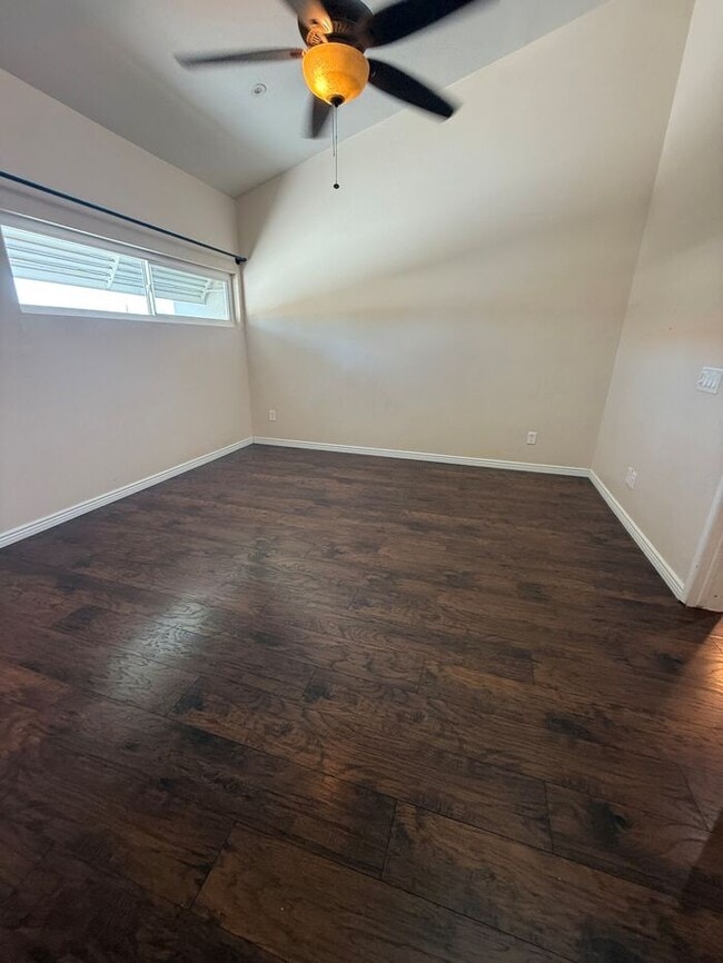 Building Photo - Townhome For Rent