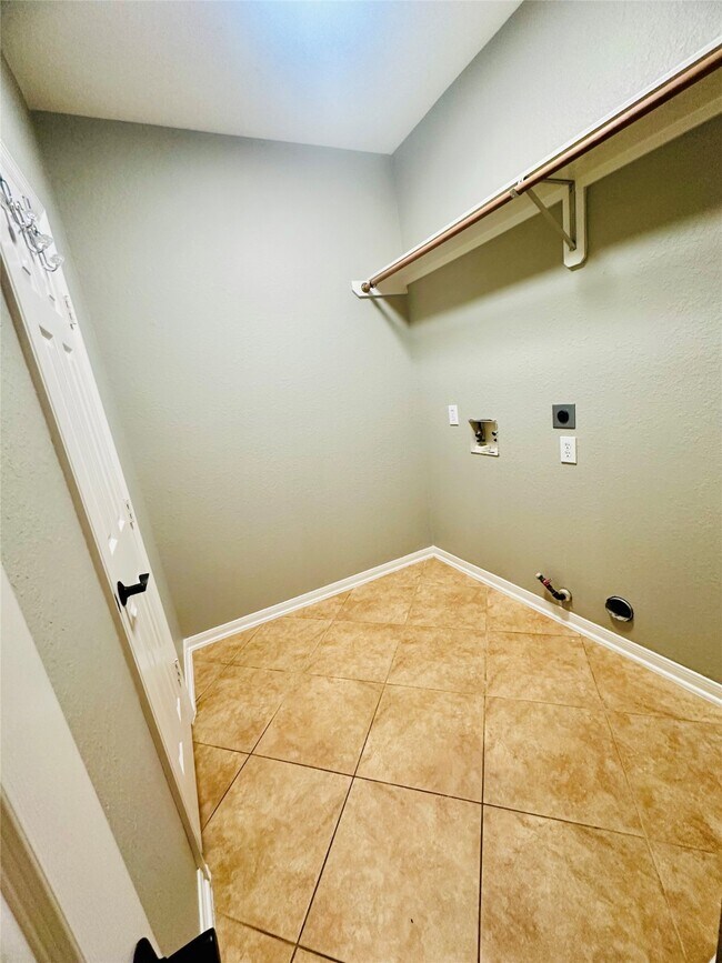 Building Photo - 3 W Greenhill Terrace Pl