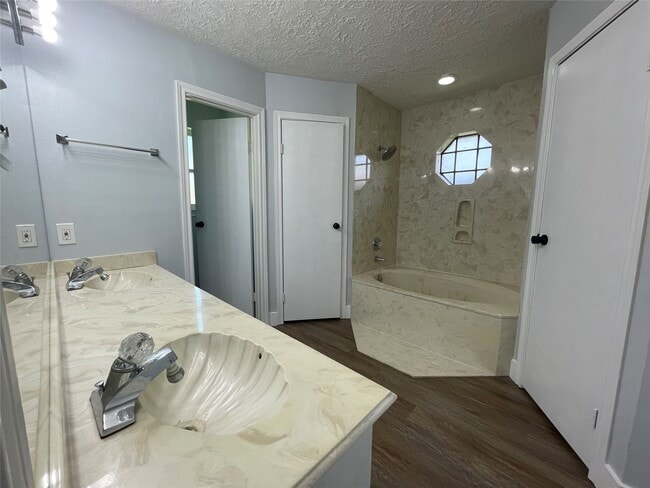 Building Photo - 6207 Denmark Dr