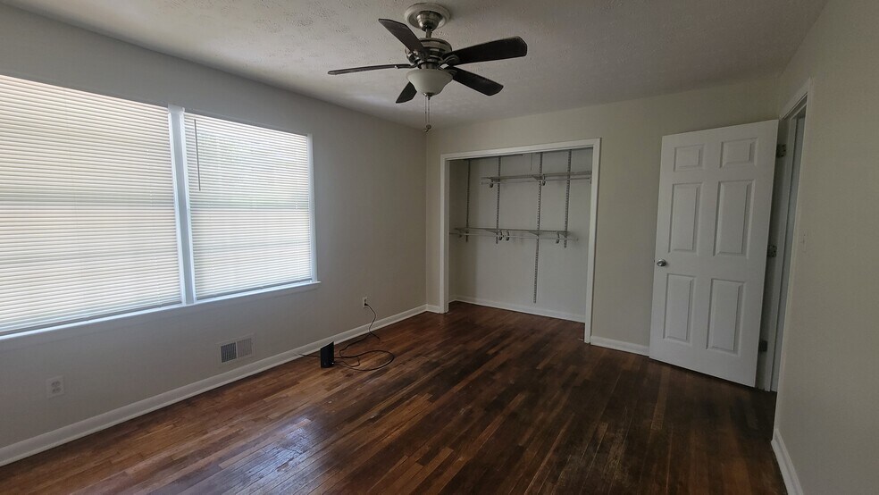 Second bedroom - 2475 Dawn Dr