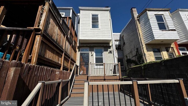 Building Photo - 18 16th St NE
