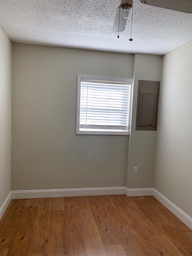 Building Photo - Duplex In The Heart Of Summerville!
