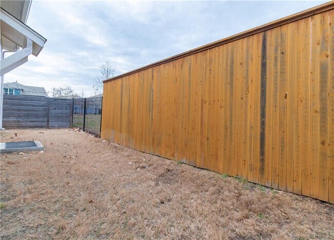 Building Photo - 1410 Casa Dr