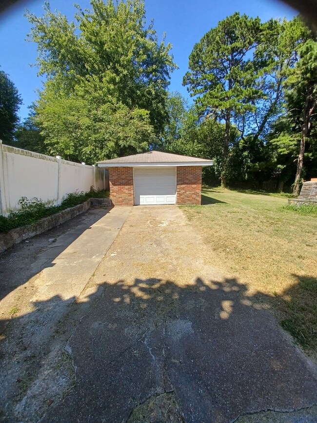 Building Photo - 3351 Wismer Rd