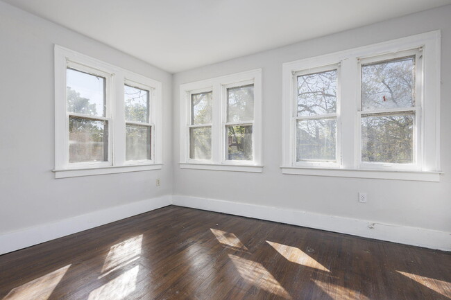 Building Photo - 4341 Glendale Ave