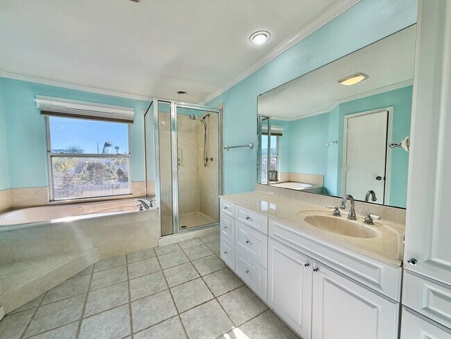 Building Photo - 723 Sailfish Dr