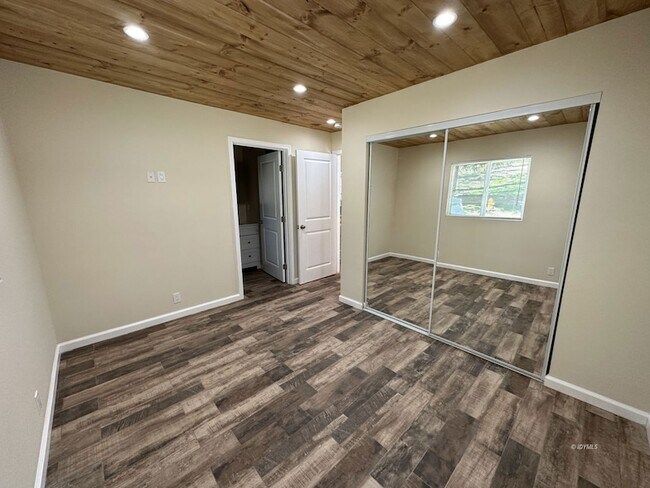 Building Photo - 54078 Pine Crest Ave