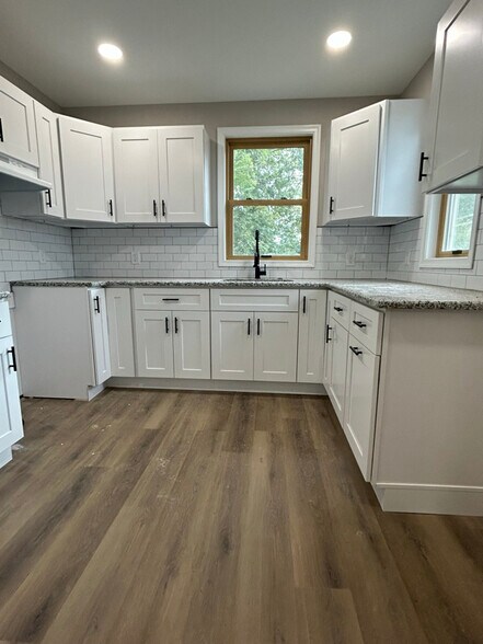 Building Photo - 347 W Woodland Ave