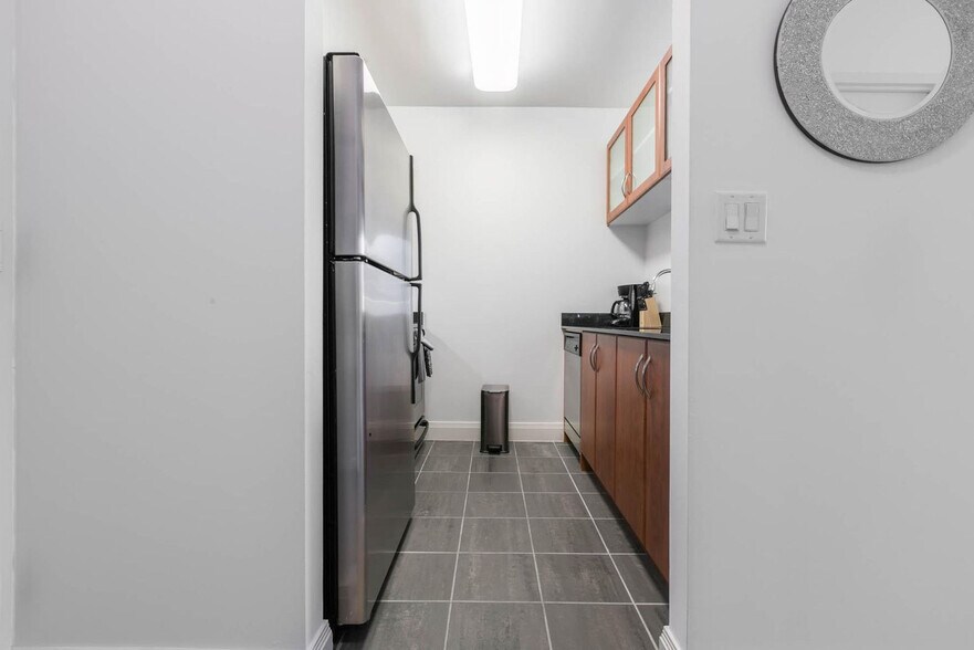 Building Photo - 222 E 34th St