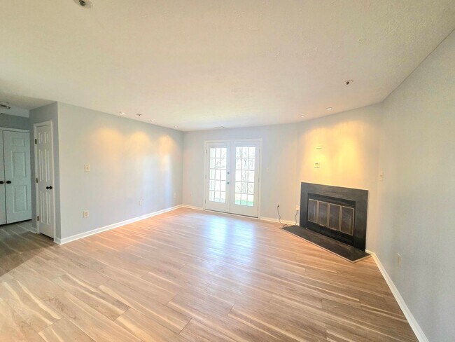 Building Photo - Beautiful 2 BR/2 BA Condo in Ellicott City!