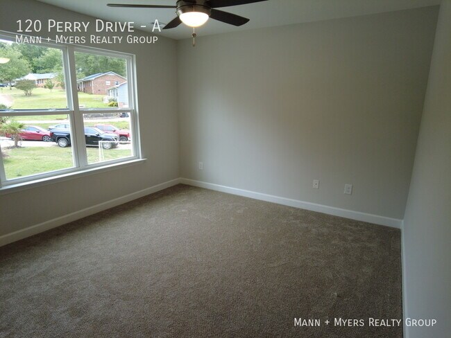 Building Photo - 120 Perry Dr