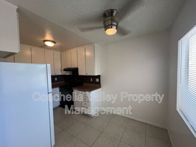 Building Photo - 556 E Chuckwalla Rd