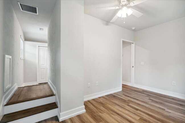 Building Photo - SUBLEASE 3 BED 3 BATH until JULY 15th !!!