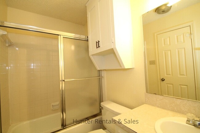 Building Photo - Two-Story Delight!