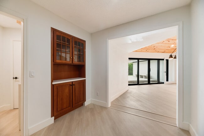 Building Photo - 2605 Glenhaven Dr