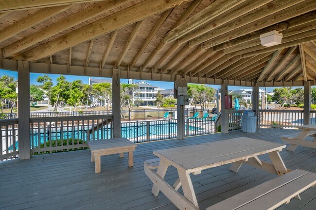 Building Photo - OFF-SEASON FURNISHED MONTHLY RENTAL STARTI...