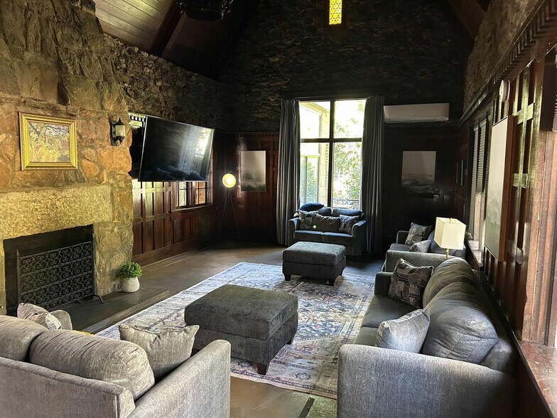 Building Photo - 1414 Dinglewood Dr