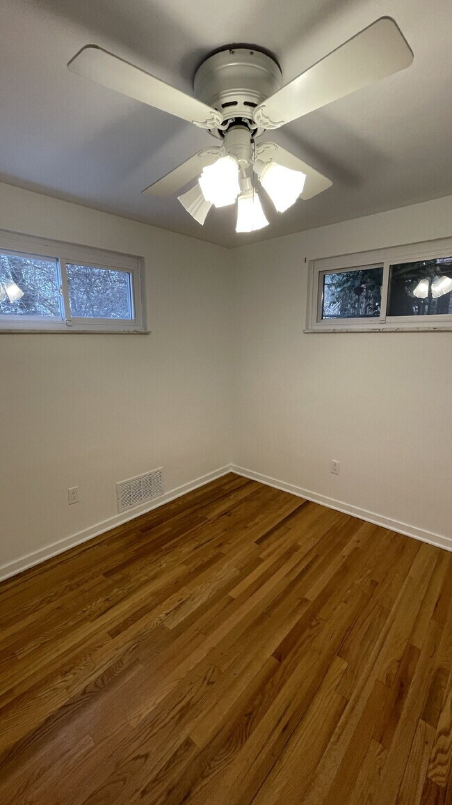 Building Photo - Charming 3 bed, 2 bath with finished basement!